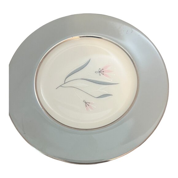 Flair Castleton Collection Bread and Butter Plates Set of 8 Silver Gray Floral - Picture 6 of 9